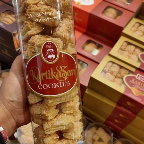 

Almond Cookies Tabung Besar by Kartikasari