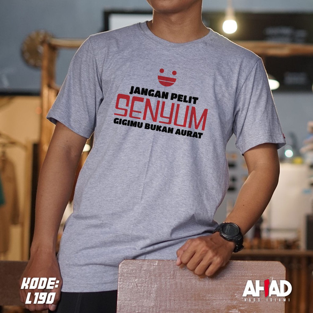 Kaos Islami Ahad - Jangan Pelit Senyum (L186)