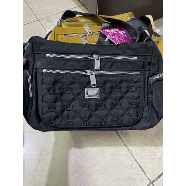 Tas selempang wanita Tas Wanita Tas Chibao 8896-22 Bahan Kanvas size 29x22x10 cm. Chibao Import Chibao Ori Tas Chibao Best Seller Terbaru bisa bayar ditempat.!!!