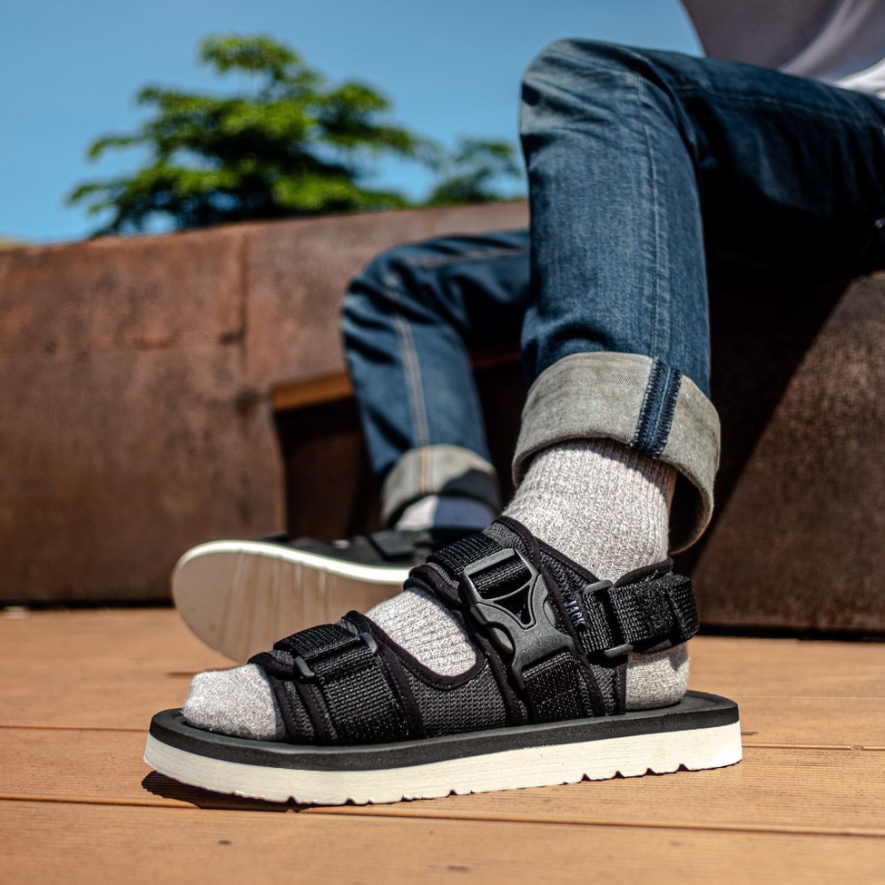 ALVIS BLACK ORIGINAL x JACK Sandal Casual Hitam Pria Sendal Gunung Kasual Jalan Santai Harian Main Hangout Lebaran Traveling Fashion Jepang Distro Remaja Dewasa Outdoor Adventure Premium Travelling Footwear Tali 2 Strap Keren Terbaru Kekinian Branded