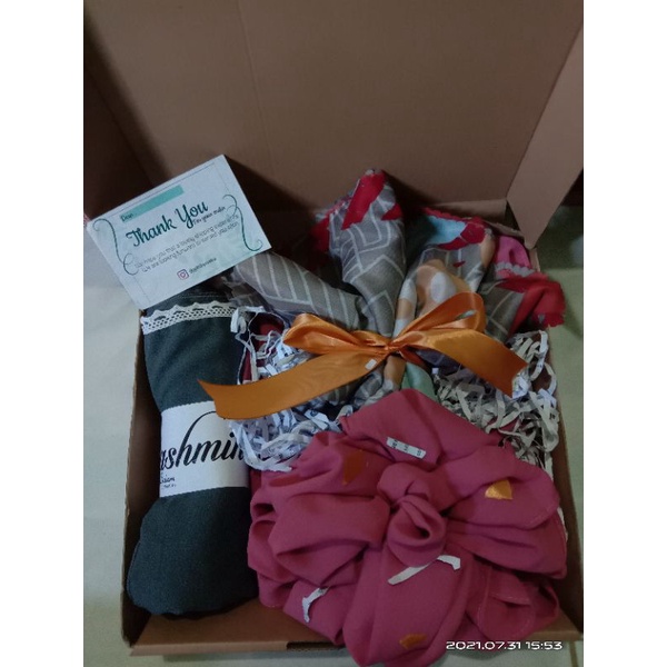 

Hampers Hijab | Hampers Ultah | Hampers Birthday | Hampers Wisuda | Hampers Costum