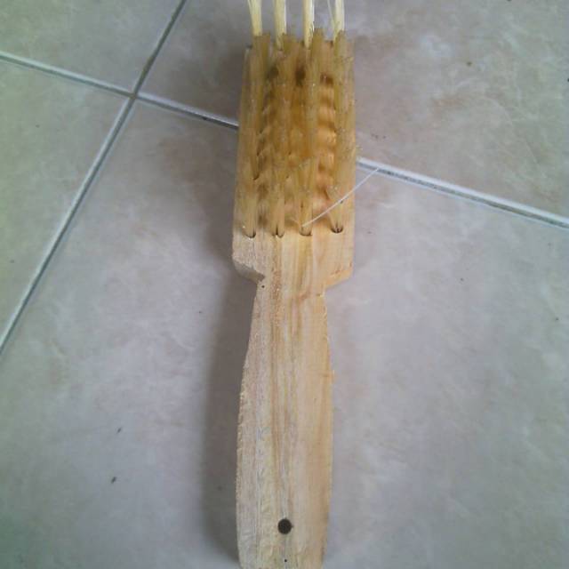 Sikat lantai kayu