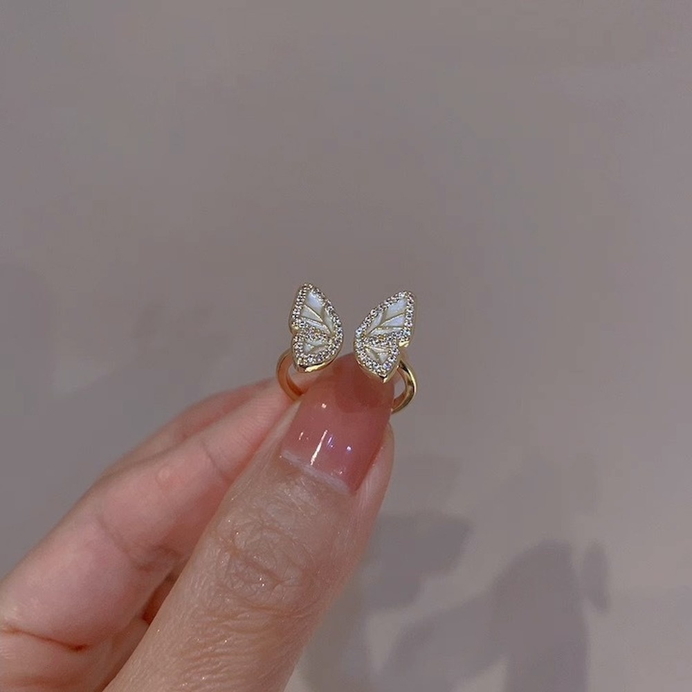 Cincin Desain Kupu-Kupu Aksen Berlian