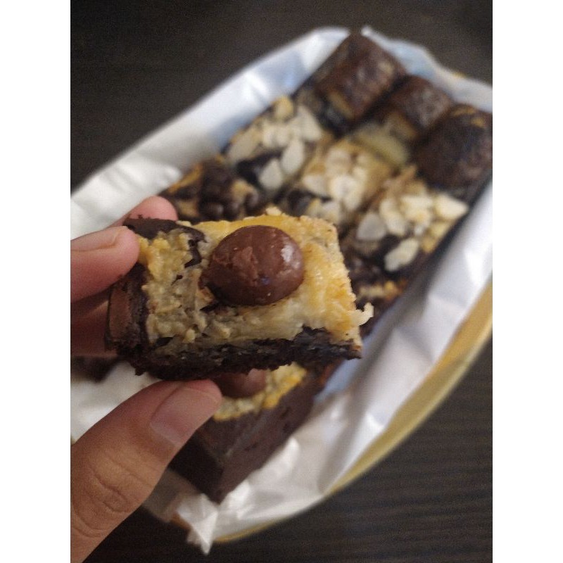 

Brownies Panggang - Brownis Topping