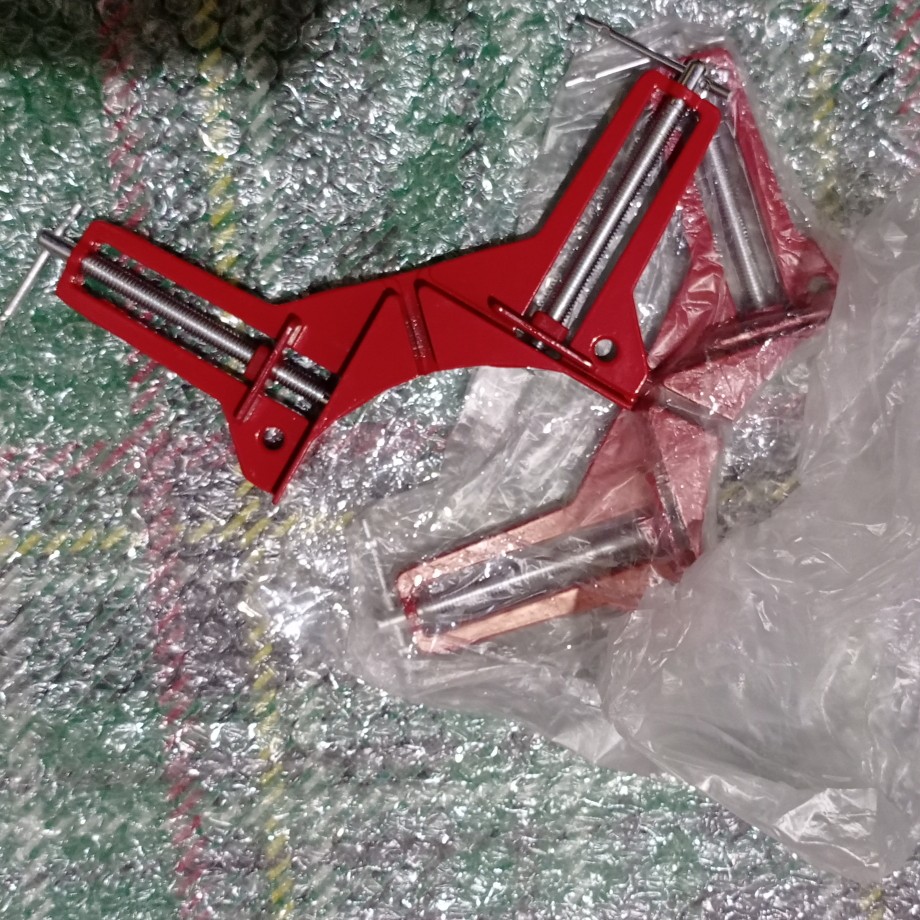 Clamp Penjepit Sudut Freme Kaca Kayu Dengan Angle Kemiringan 90 Derajat Max Range 75 Mm