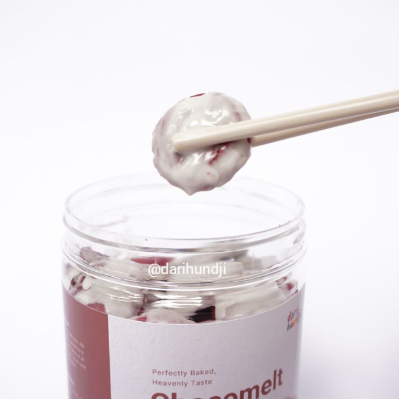 

REDVELVET" Chocomelt Cookies by darihundji