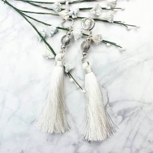 Anting Tassel Putih Panjang | Anting Handmade