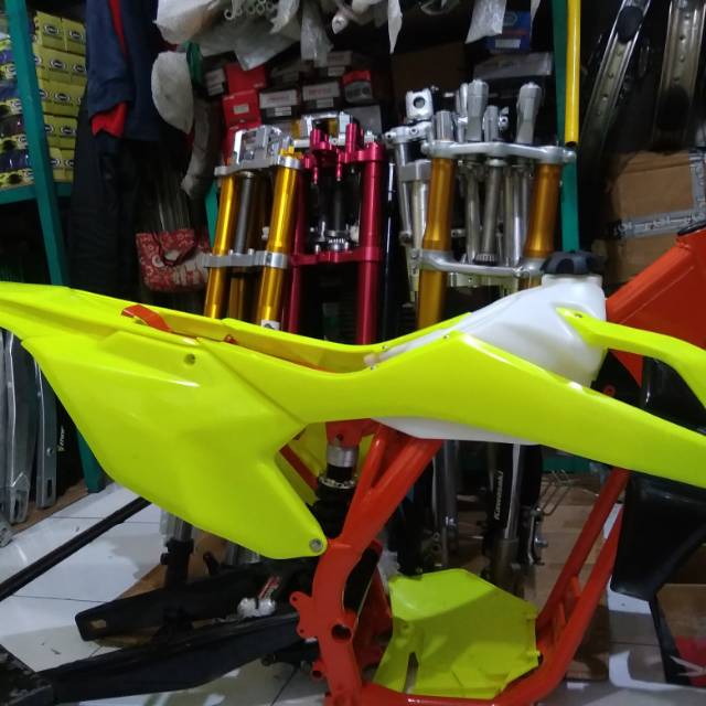body fullset ktm 250 2017 bodi fulset ktm 250 2017 tangki ktm body full set ktm bodi set ktm 250 hea
