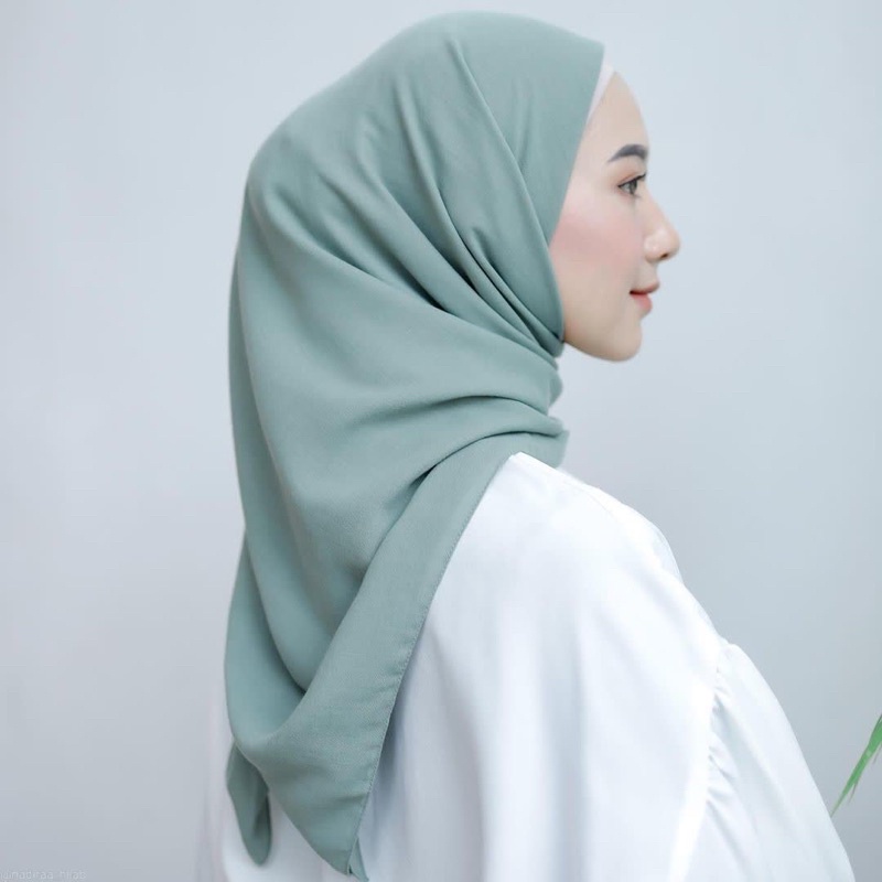 40+ Warna Hijab Segi Empat Bella Square Premium Original Jilbab Bella Square Polos Pollycotton-2