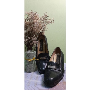 Sepatu heels wanita preloved merk Buccheri no 39