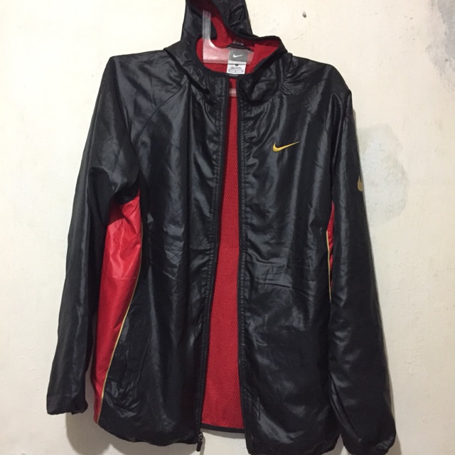 Jaket nike preloved