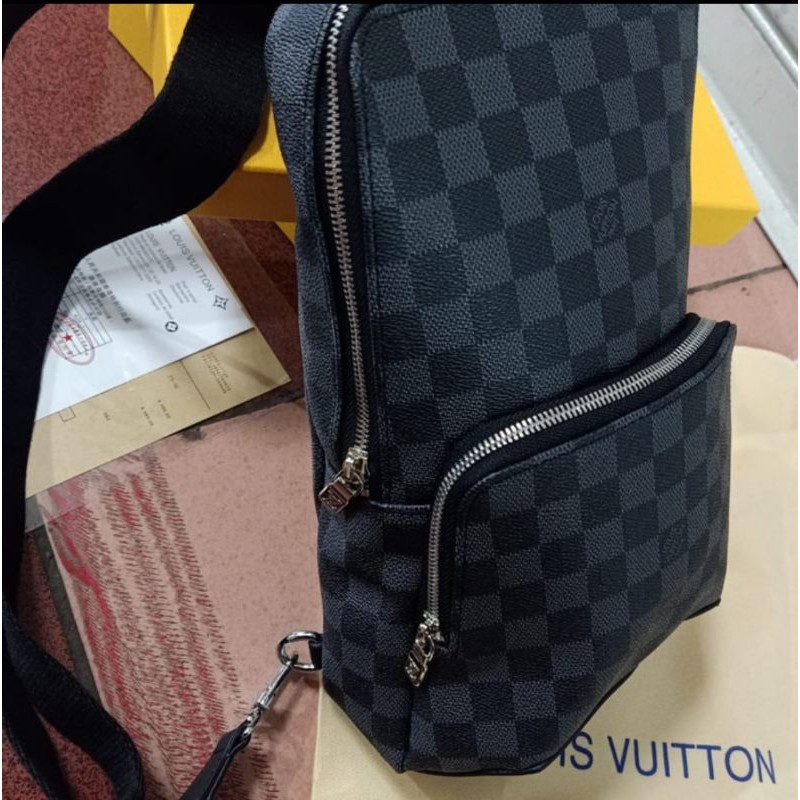 LV AVENUE SLING DAMIER GRAPHITE Black &amp; White