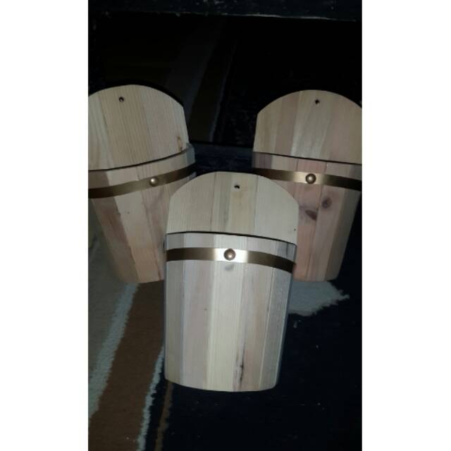 Pot kayu dinding