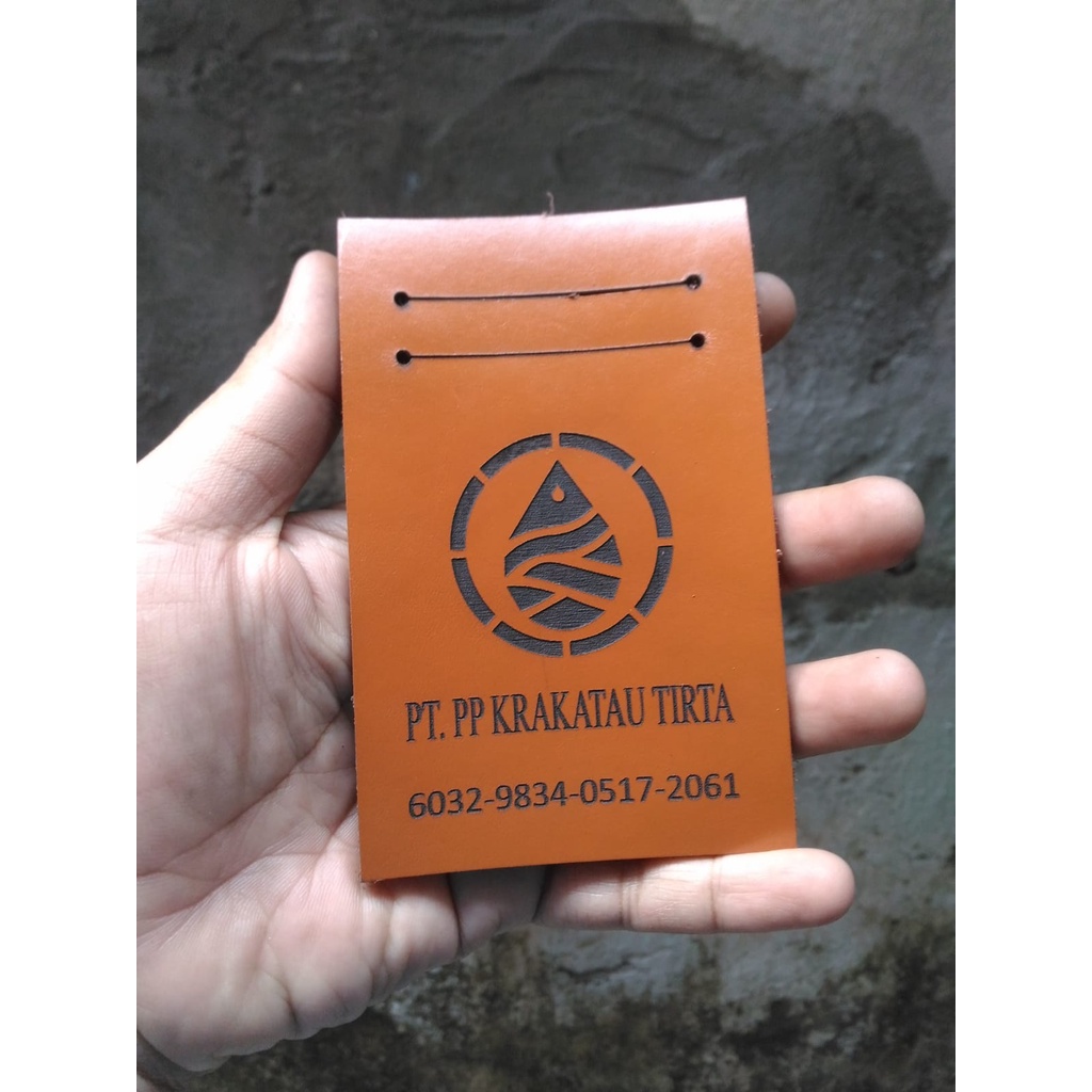

Custom Order Desain Name Tag Holder Kulit
