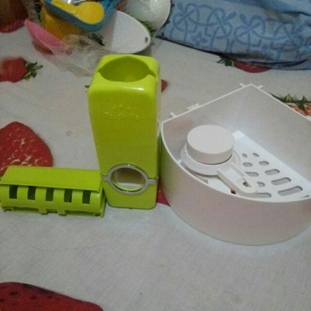 Triangle Shelves/ Rak Sudut Tempat Sabun Serbaguna