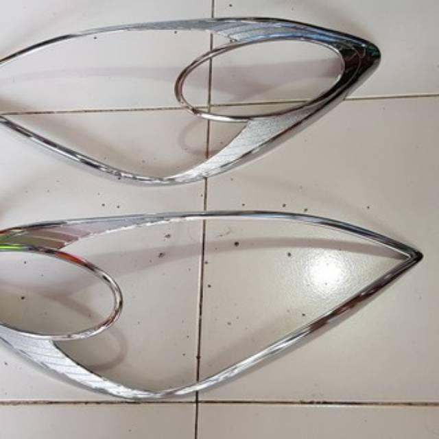 Garnish / List / Cover Lampu Depan Mobil AVANZA / XENIA New / VVTI 2008 2009 2010 Exclusive Chrome