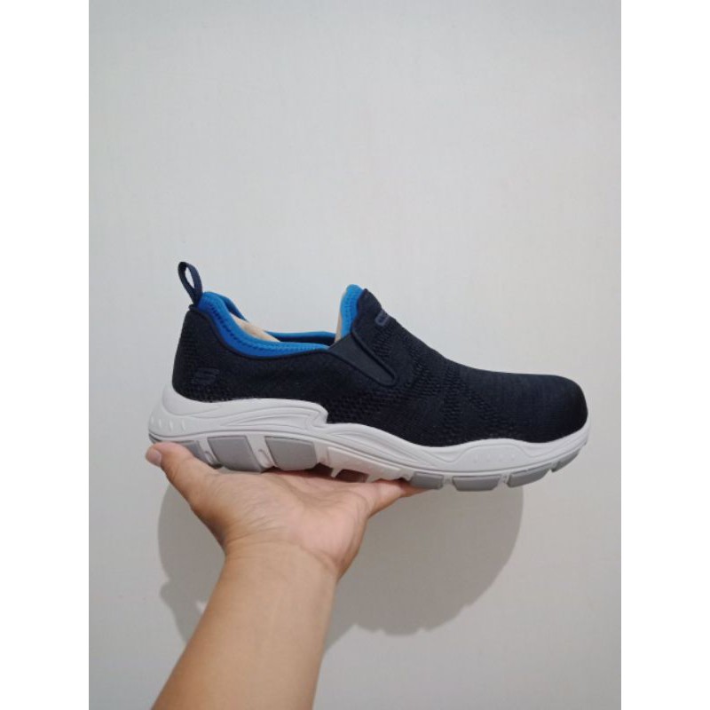 SEPATU SKECHERS ORIGINAL SLIP ON MAN