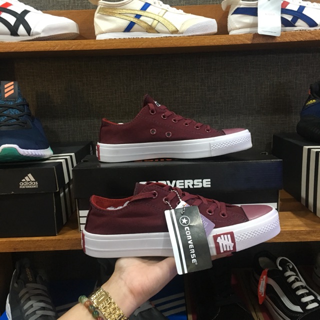 Converse maroon