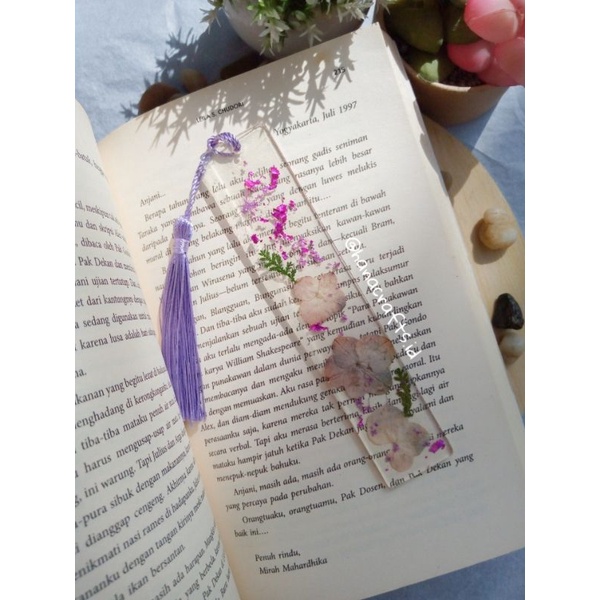 

Bookmark Resin/ Pembatas Buku, Novel / Custom