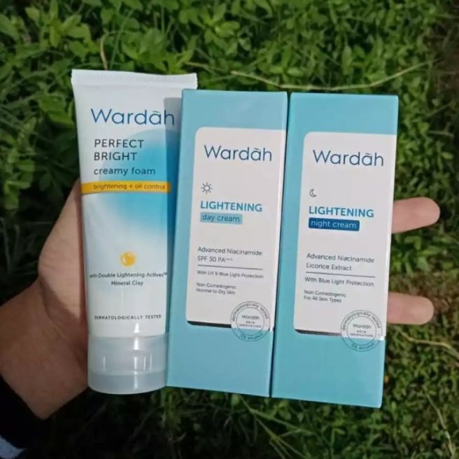 Wardah Paket Lightening : Night Cream, Day Cream, Creamy Foam Perfect Bright Oil Control ( isi 3 )