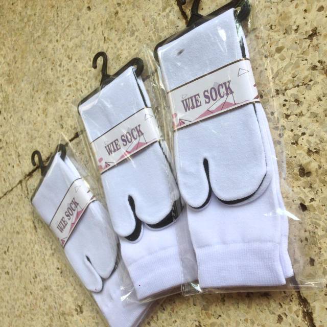 Kaos kaki jempol putih polos telapak hitam-2