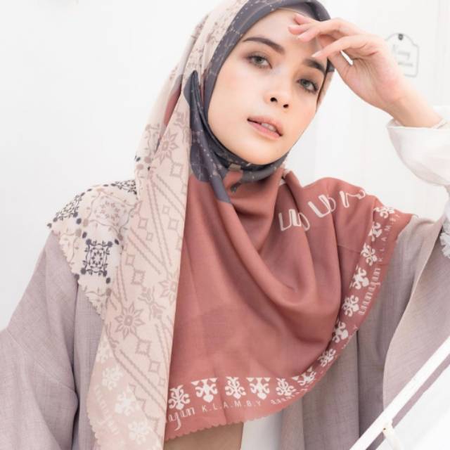 Kanaka Scarf Raja Ampat Wearing Klamby