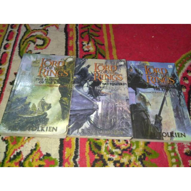Novel set The Lord of The Rings - JRR Tolkien