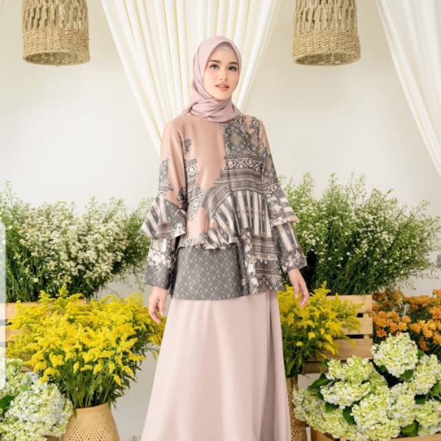 Jeumpa Blouse Wearing Klamby