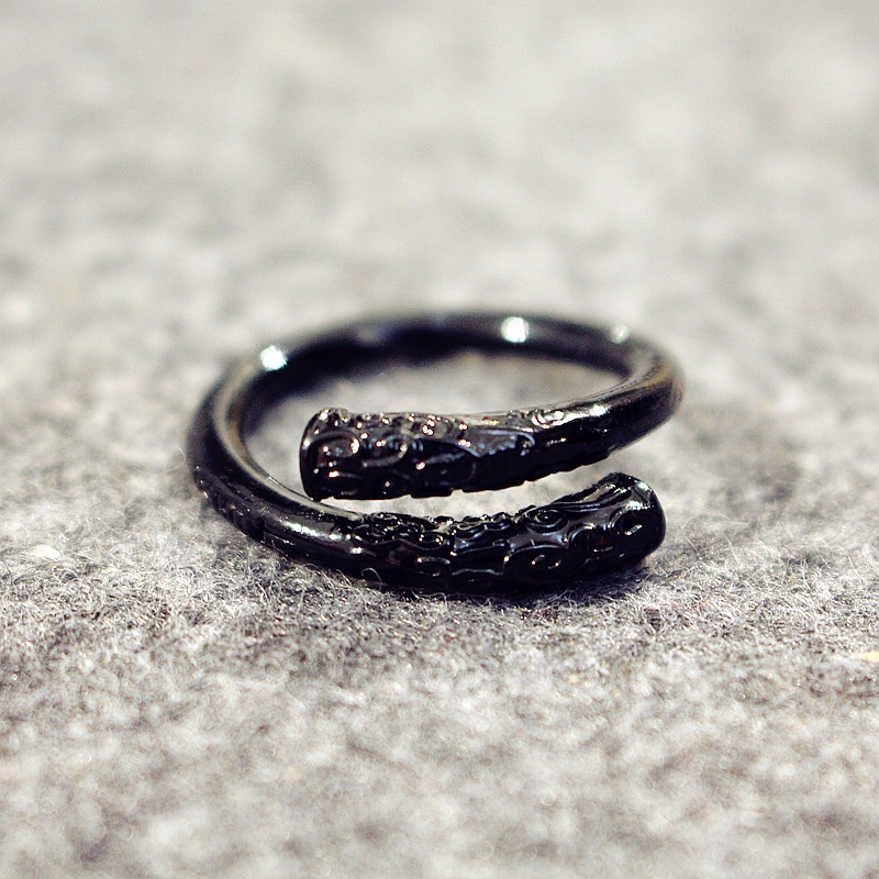 Cincin Bentuk Cakar Kucing Gaya Retro Korea Warna Hitam Metalik
