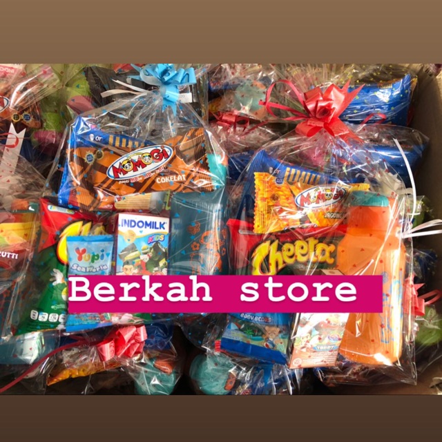 Souvenir ulang tahun parcel ciki snack anak dan botol air takuma