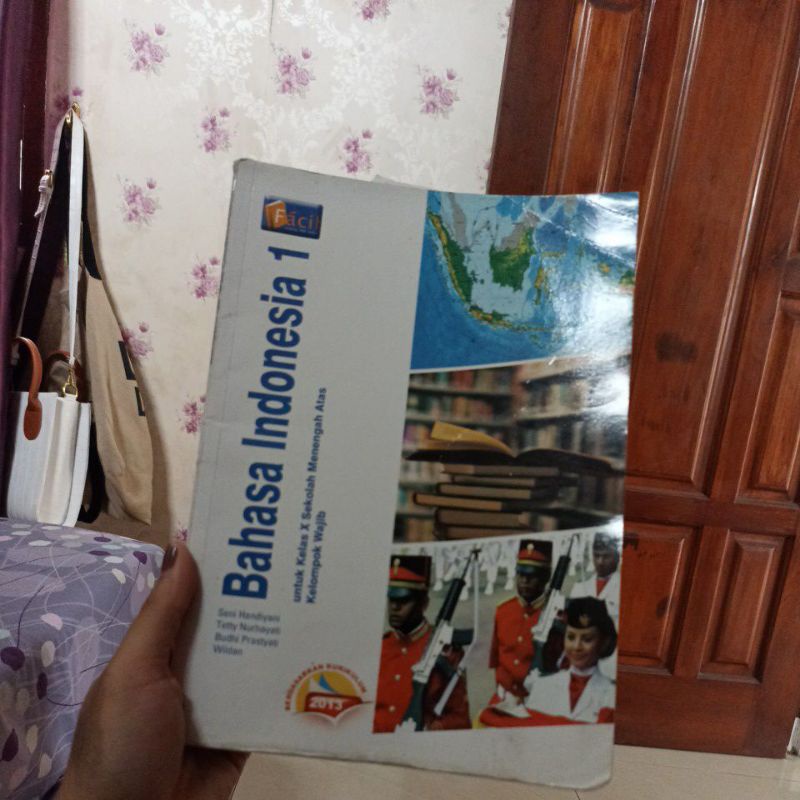 

Buku Bahasa Indonesia Seni Handiyani Tetty Nurhayati Budhi Prastyati Wildan Kelas 10 Kurikulum 2013