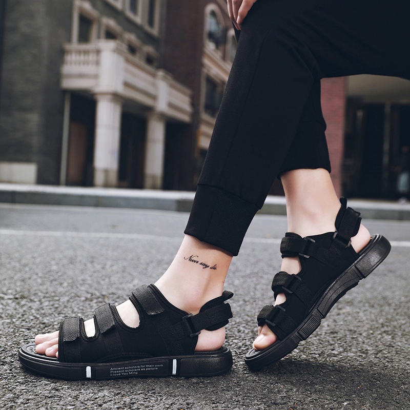 [ COD + Kirim Hari ini ] Sandal Gunung Pria/Sandal Pria/Sandal Pria Sepatu/Sandal Kasual Pria/Sandal Cowok Kekinian/Sandal pria gaya Jepang/Sandal Fashion Pria/Tali Belakang Yang Bisa Dilepas Karet Karet Impor Berkualitas Tinggi, Non-Slip, Bernapas