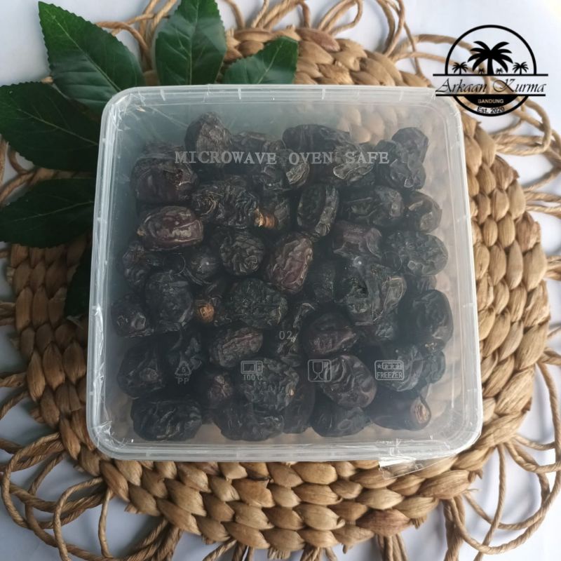 

Kurma Ajwa/ Kurma Nabi/ Kurma Rasul/ Oleh Oleh Haji dan Umroh/ Makanan Khas Timur Tengah