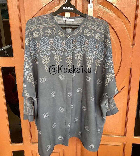 Preloved Sanjay Top Ria Miranda allsize