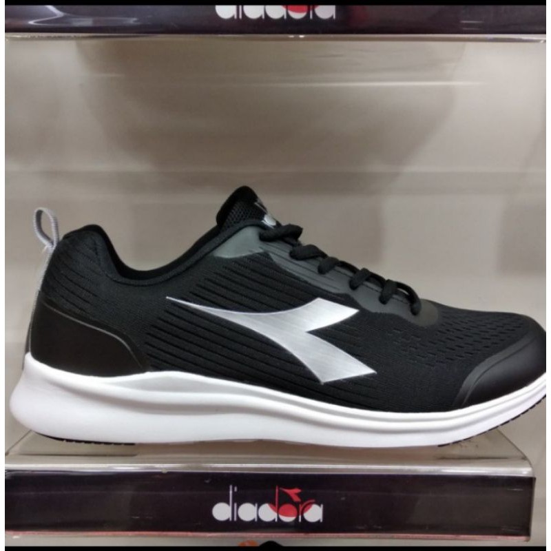 Sepatu Diadora Amadeo Black Original