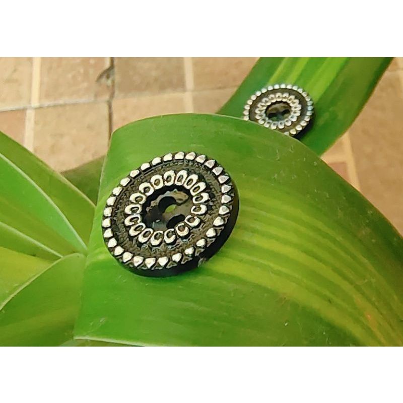 (12 pcs)KANCING HITAM MOTIF LIST SILVER