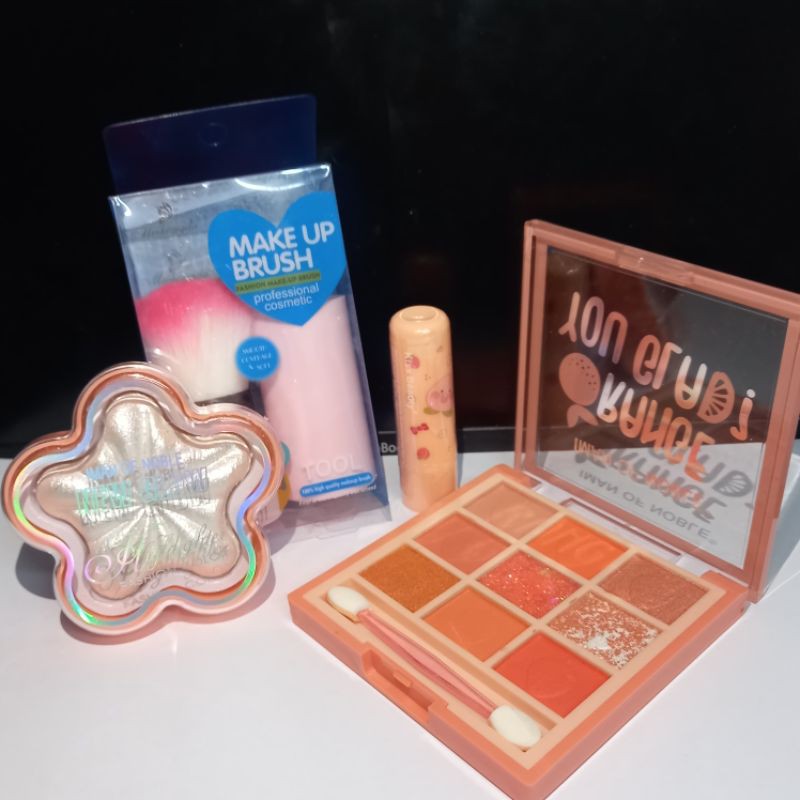 PAKET HEMAT RAMADHAN MAKEUP 4IN1 [Eyeshadow + highlighter + Brush makeup Besar + Lip balm ]