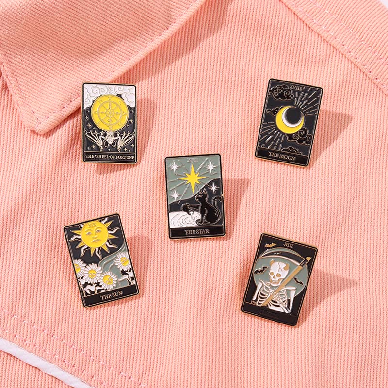 Tarot Enamel Pins Sun Moon Stars Gothic Skeleton Lover Brooches Lapel Badges Bag Punk Dark Witch Jewelry Gift for Kids