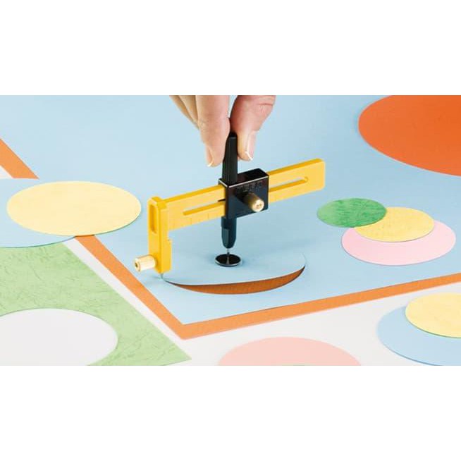 

Circle Cutter Olfa Cmp-1 Untuk Memotong Lingkaran