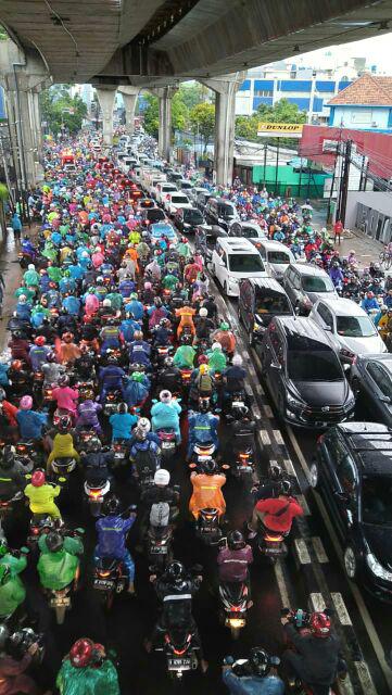 Bg - Batik Couple Maxicardi Monochrome Motif Bola Dan Motif Jumputan Outer Muslim