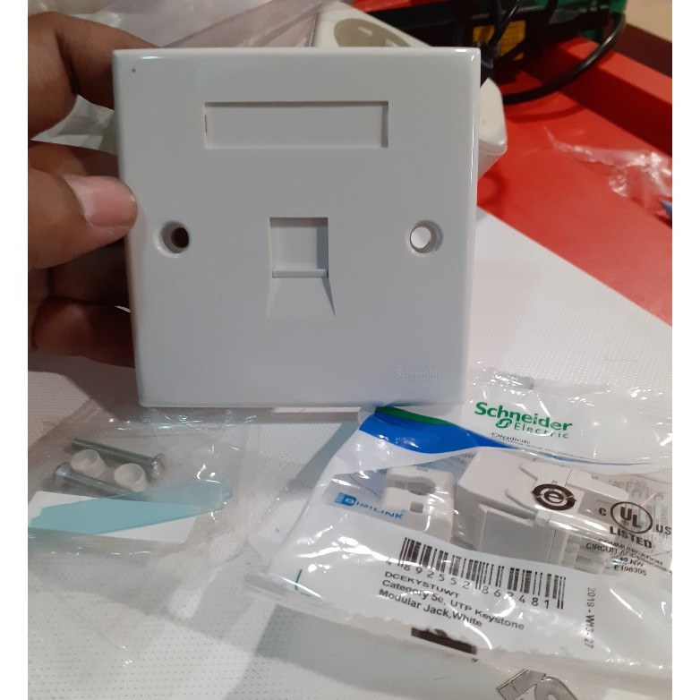 Schneider S- Classic Outlet Data RJ45 Cat 5E / Outlet Data Cat 6