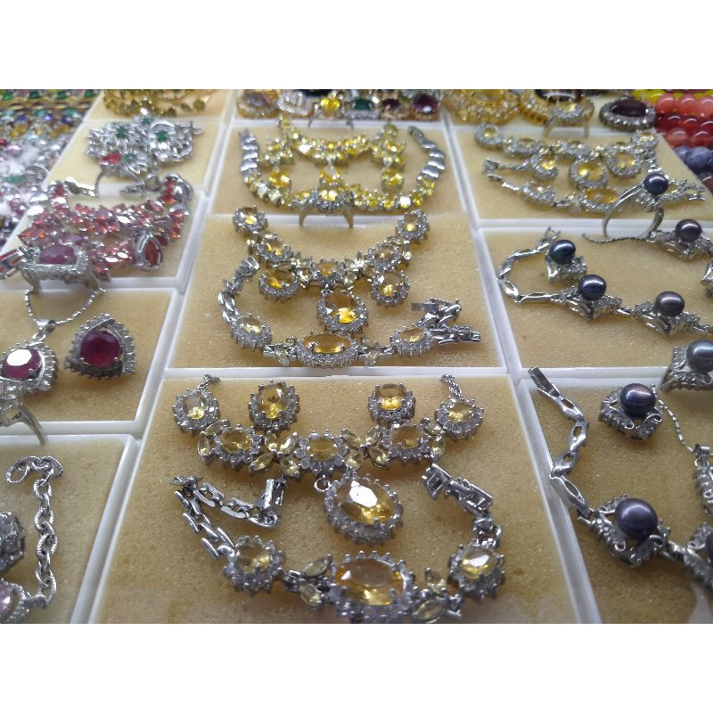 Stelan Batu-batu Permata Kalimantan