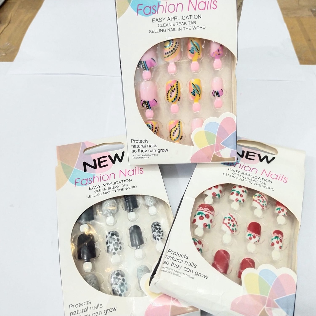 Set Kuku Palsu Karakter Lucu Fashion Nails