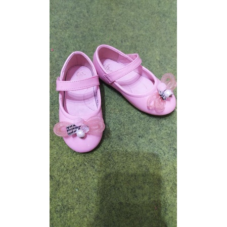 sepatu anak merk donatelo, like new, baru dupakai 3x sudah gak muat dijamin kondisi masih bagus bang