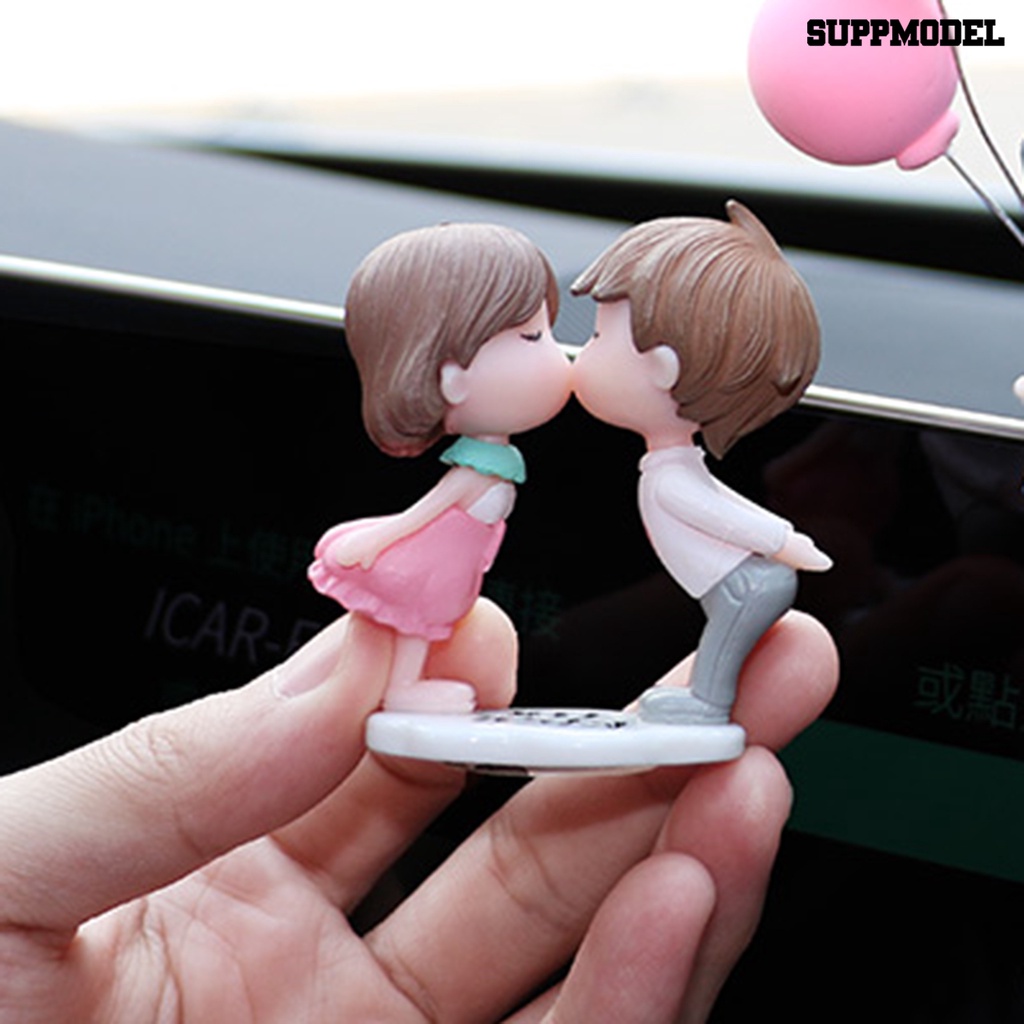 Miniatur Pasangan Berciuman Untuk Dekorasi Mobil