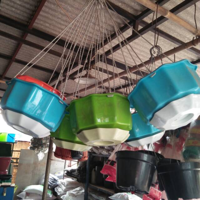 Pot Gantung warna warni
