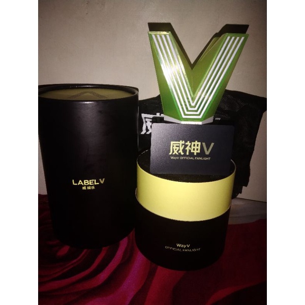 (BOOKED) LIGHTSTICK WAYV PRELOVED