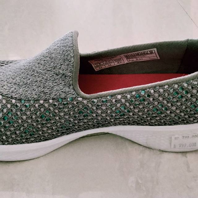 Preloved Skechers go walk 4 kindle abu² size 38,5