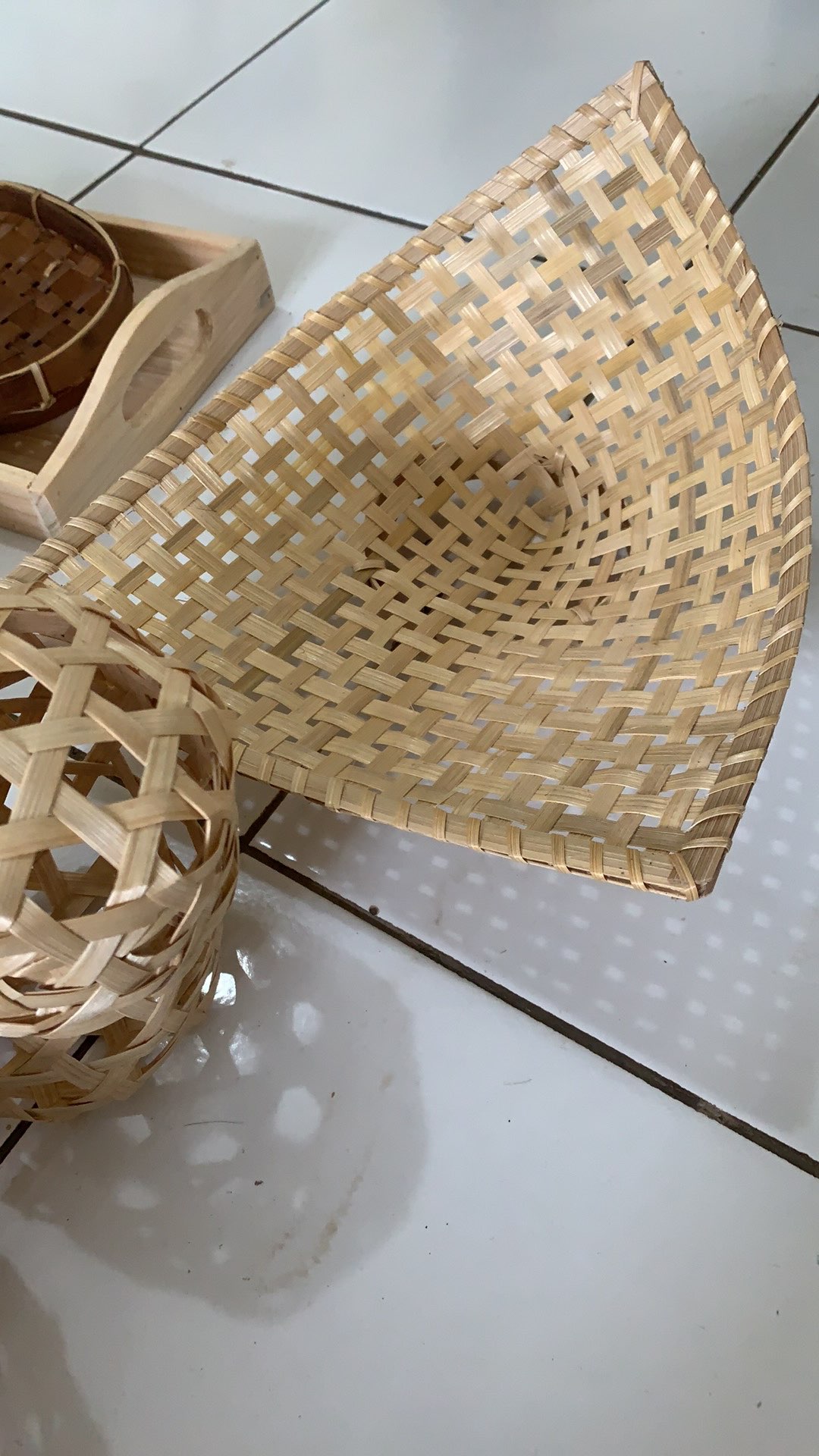 Pincuk Bambu Berkaki