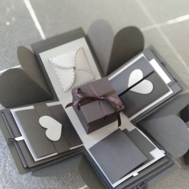 

Explosion box murah, kado wisuda, kado ulang tahun, kado anniversary, kado murah, kado pernikahan